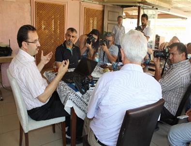 Vakıflar İzmir Bölge Müdürü Kenan İba, Basın Toplantısı Düzenledi