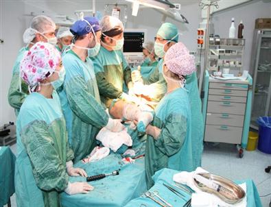 Yozgat Tıp Fakültesi Hastanesinde İlk Kez Kemik Kanseri Ameliyatı Gerçekleştirildi