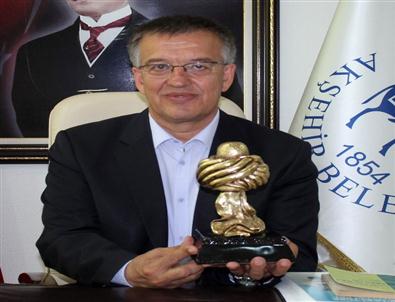 “altın Kavuk” Ödülü Prof. Dr. Metin Sözen’e