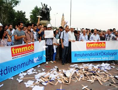 Antalya’da Mühendislerden Eylem