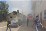 ÇATI KATI - Erzurum'da İki Katlı Binanın Çatı Katında Çıkan Yangın, Korkuya Neden Oldu