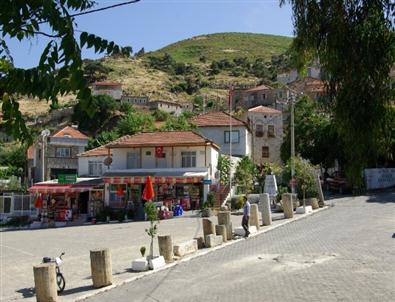 Foça'nın Tarihi Osmanlı Köyü Küllerinden Doğuyor