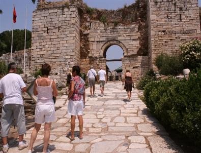 Ayasuluk Kalesi Ziyarete Hazır