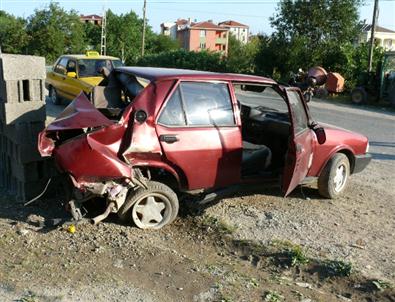 Park Halindeki Araçlara Çarparak Güçlükle Durabildi