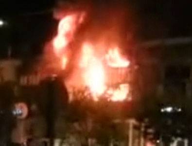 Gezi Parkı eylemlerinde AK Parti binasını yaktılar