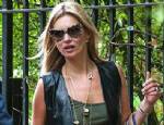 Kate Moss İki Bavulla Gitti