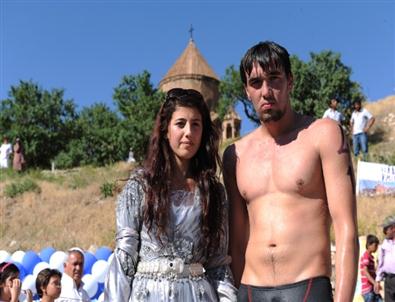 Kulaçlar ‘Ahtamara Aşkına’ Atıldı