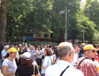 Kocaeli'de Kesk'e Bağlı Memurlar İş Bıraktı