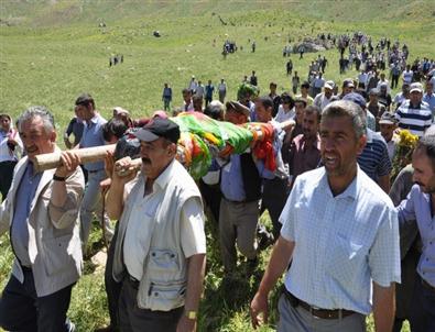 Çırav’da 5 Pkk’lının Cesedinin Bulunması