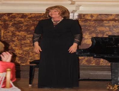 İdil Biret'ten Budapeşte'de Muhteşme Konser