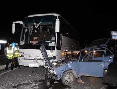 Servis Otobüsü Otomobille Çarpıştı: 1 Yaralı