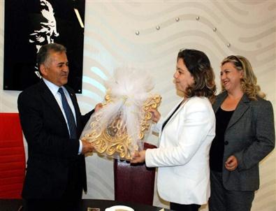 Ak Partili Kadınlar, Melikgazi Belediyesini Ziyaret Etti