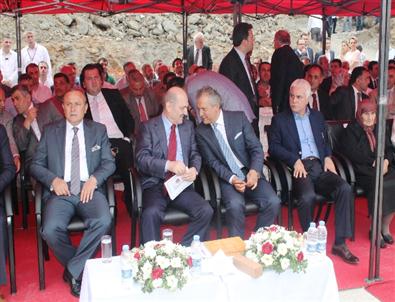 Bakan Bayraktar, Trabzon’da Otel Temel Atma Törenine Katıldı