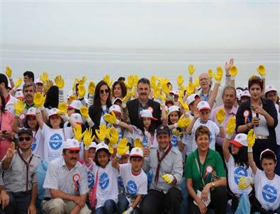 Çevreci Minikler Atakum Sahilini Temizledi