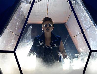 Justin Bieber Uzaya Gidiyor
