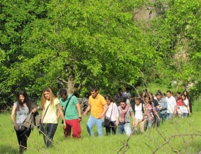 Öğrencilerden Doğa Yürüyüşü