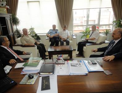 Vali Büyük Adapazarı Kaymakamlığının Yeni Binasını İnceledi