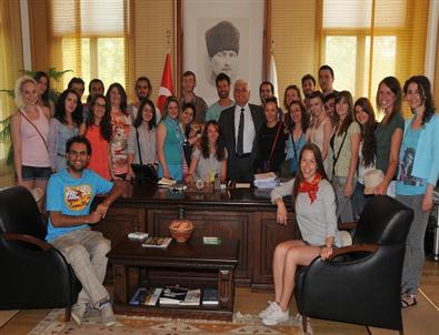 Yabancı Öğrencilerden Başkan Gürün’e Ziyaret