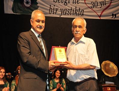 Osmaniyeli Şair, Gazeteci Hüseyin Ünaldı’ya Onur Ödülü