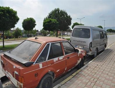 Terk Edilen Araçlar Merak Konusu Oldu