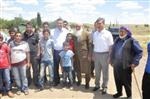 CELALETTIN GÜVENÇ - Vali Güvenç Tutumlu Köyünü Ziyaret Etti