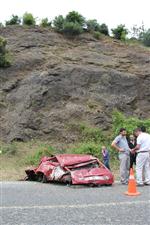 Otomobil 175 Metrelik Uçuruma Yuvarlandı: 1 Ölü