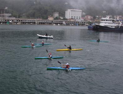 Rize’de Denizcilik ve Kabotaj Bayramı Yağmur Altında Kutlandı