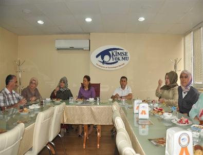 Vali Turhan'ın Eşinden Yardım Derneği'ne Ziyaret