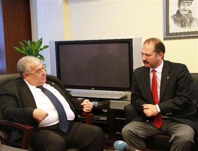 Dsp Genel Başkanı Türker'e, Eğitim-iş Sendikası'ndan Nezaket Ziyareti