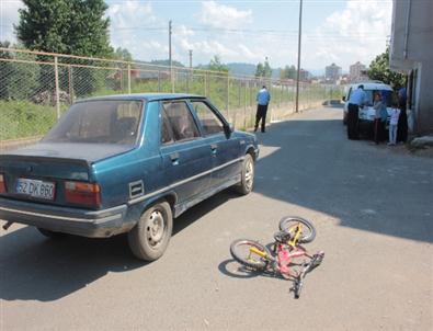 Çocuk, Bisikletiyle Araca Çarptı: 1 Yaralı