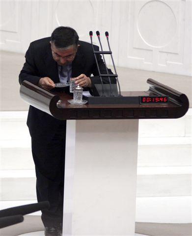 Bakan Yılmaz yanlışlıkla orucunu bozdu