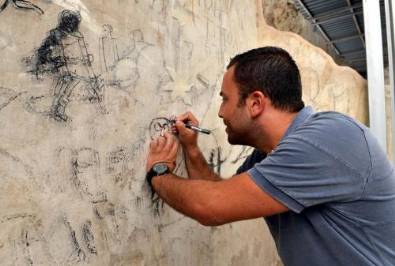 İzmir antik Agora'da duvar yazısı koleksiyonu bulundu