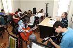 KLASİK GİTAR - Omek Kursunda Genç Gitaristler