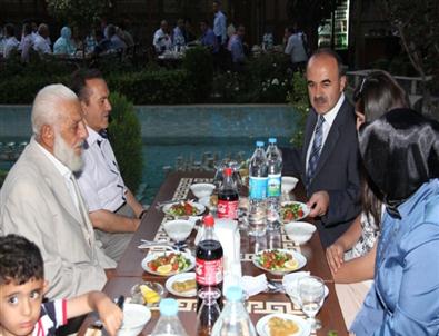 Vali Erol'dan Şehit Yakınlarına İftar