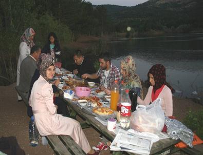 Yozgat’ta Vatandaşlar Oruçlarını Piknik Yaparak Açıyor