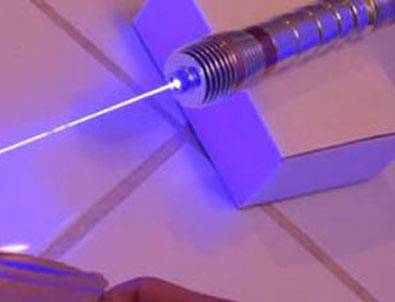 20 yaşındaki mucit ışın kılıcı yaptı