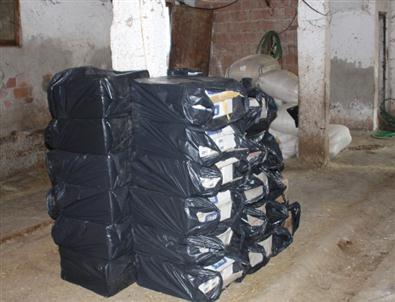 Ahırdan 256 Bin Paket Kaçak Sigara Çıktı