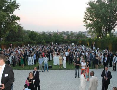 AB Bakanı Bağış, Orucunu Fransa Milli Günü Resepsiyonunda Açtı