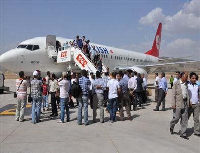 Bingöl’e İlk Yolcu Uçağı İndi