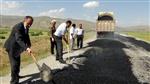 Erciş Belediyesi Grup Köy Yollarının Asfaltlarını Onarıyor