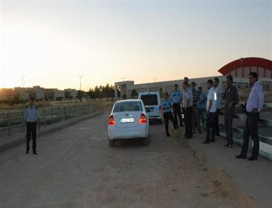 Kanala Yüzünü Yıkamaya Giden Genç Suda Kayboldu