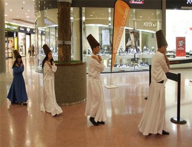 Küçük Semazenlerle 'coşkulu' Ramazan