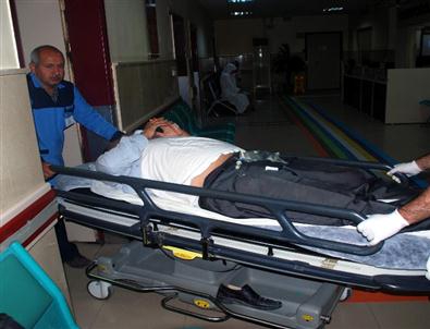 Motosiklet İle Kamyonet Çarpıştı: 2 Yaralı