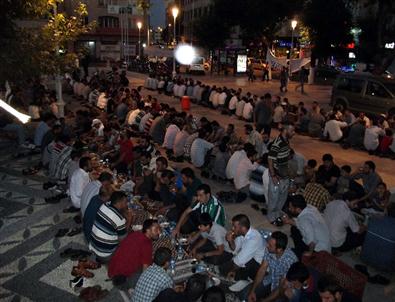 Şehitler Âbidesi’nde İftar