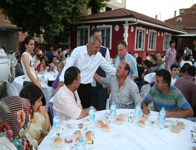 Başkan Dişli Tepekum Sakinleriyle Birlikte İftar Açtı