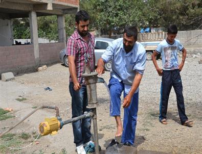 İçme Suyunu Tulumbayla Karşılıyorlar