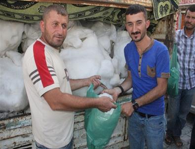 Kato Dağı Karı Hakkari’de Vatandaşları Serinletiyor