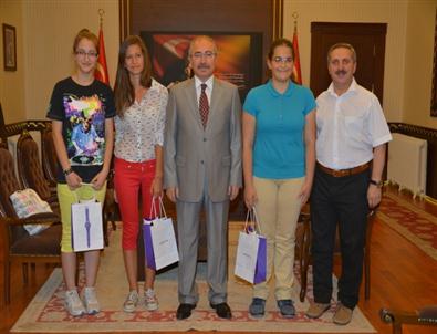 SBS’de Dereceye Giren Öğrencilerden Vali Yaman’a Ziyaret