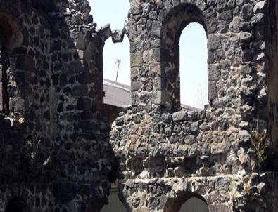 Tarihi Beylerbeyi Sarayı Yıkılıyor