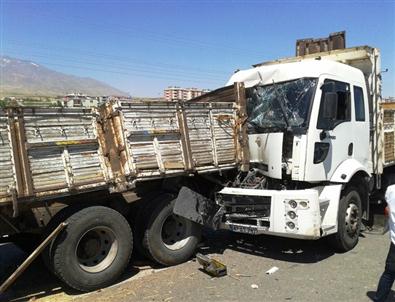 Adilcevaz’da Korkutan Zincirleme Kaza